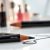 Eyeliner w pisaku – jak uzyskać perfekcyjne kreski i trwały makijaż